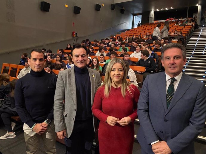 Francisco José Solano (i), Agustín González, Elena González y Juan Diego Ramírez (d)  en la inauguración del 'Road Show'