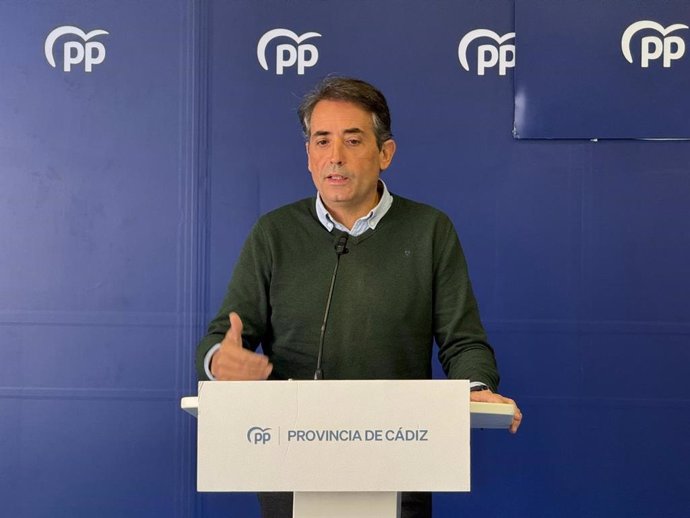 Antonio Saldaña en rueda de prensa en la sede del PP en Cádiz.