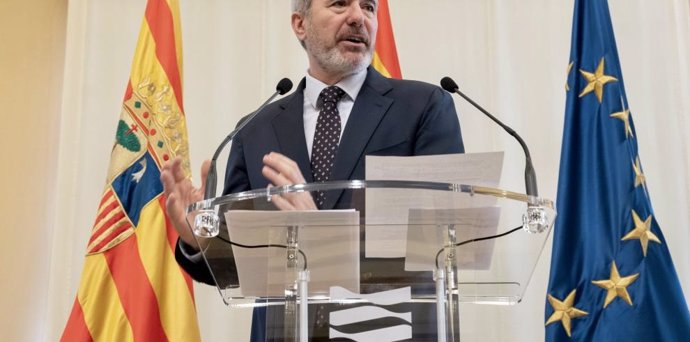 El presidente del Gobierno de Aragón, Jorge Azcón, en la comparecencia tras el anuncio de Stellantis y CATL.