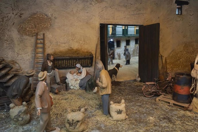 Inauguración de la Exposicion de Belenes Navideños en el Patio del Parlamento con el titulo de "Nace todos los días"  y el belen cantabro " noche de reyes en Omoño"