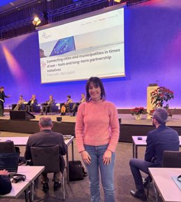 La presidenta de EUDEL, Esther Apraiz, en la la cumbre de líderes locales del CMRE en Karlsruhe (Alemania.