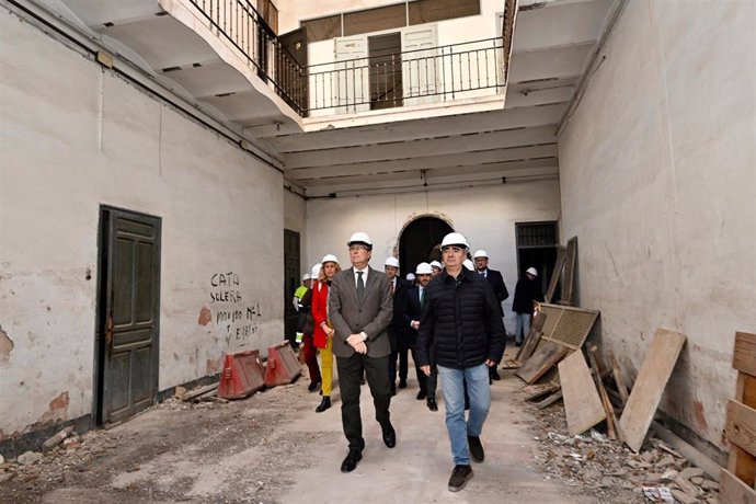 Ballesta visita el comienzo de las obras de la fase 2.1 de la Cárcel Vieja de Murcia