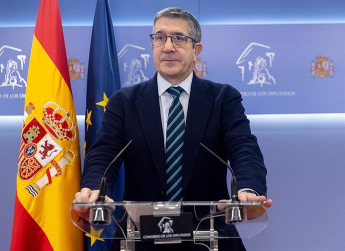 El portavoz del PSOE en el Congreso, Patxi López, durante una rueda de prensa posterior a la Junta de Portavoces, en el Congreso de los Diputados, a 10 de diciembre de 2024, en Madrid (España).