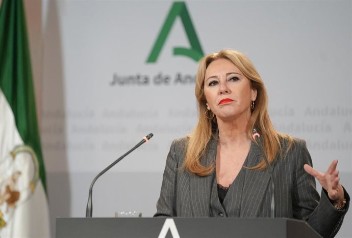 La consejera de Economía y Hacienda de la Junta de Andalucía y portavoz del Gobierno, Carolina España, durante la rueda de prensa posterior a la reunión del Consejo de Gobierno. A 10 de diciembre de 2024, en Sevilla (Andalucía, España). El Consejo de Go