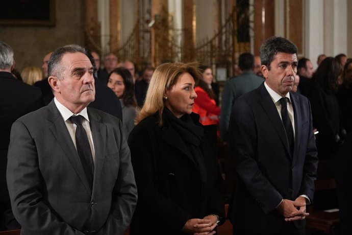 Los vicepresidentes Francisco José Gan Pampols y Susana Camarero, junto al 'president' Carlos Mazón en la misa funeral por la dana