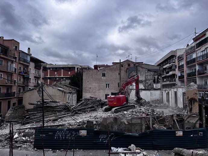 Demolición del edificio de la Fundación Sánchez Vera en la calle Los Tintes de Cuenca.