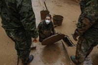 Militares destinados en Valencia por la dana han resultado intoxicados en la limpieza de garajes, desvela Robles