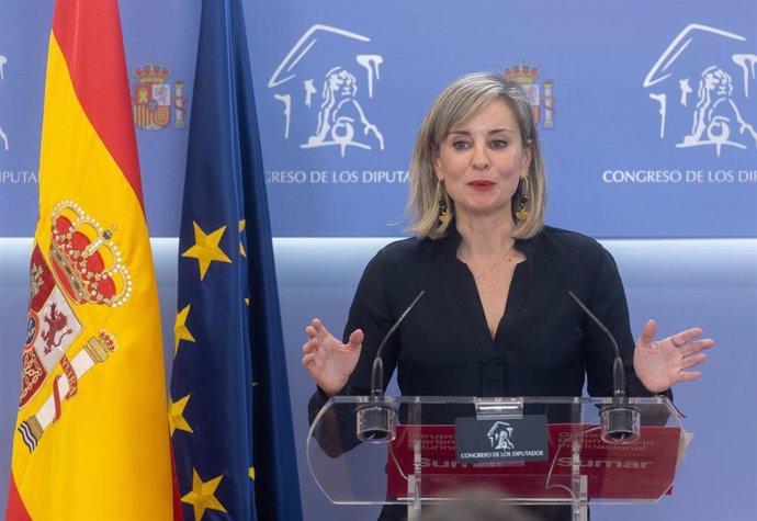 La portavoz de Sumar en el Congreso, Verónica Martínez, durante  una rueda de prensa posterior a la Junta de Portavoces, a 19 de noviembre de 2024, en Madrid (España).