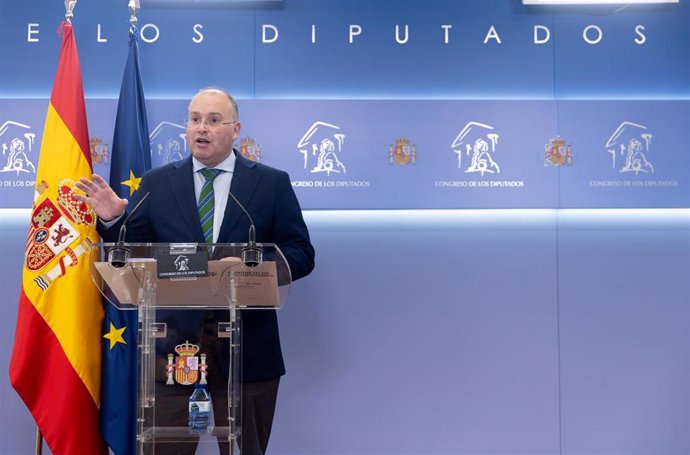 El portavoz del PP en el Congreso, Miguel Tellado, durante una rueda de prensa posterior a la Junta de Portavoces, en el Congreso de los Diputados, a 10 de diciembre de 2024, en Madrid (España).