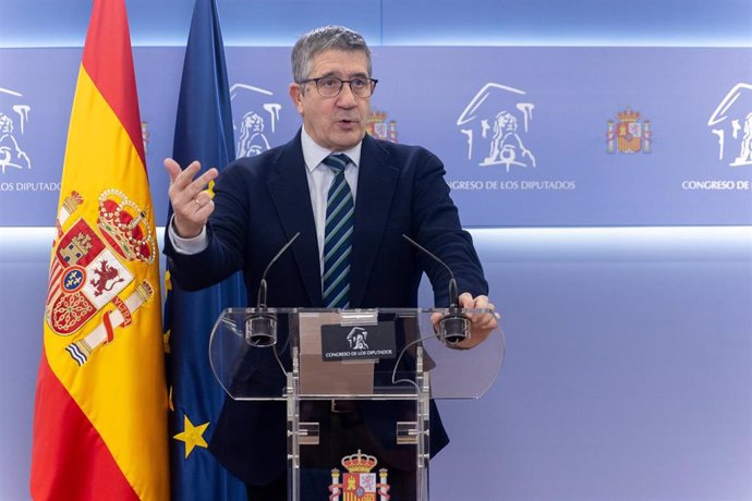 El portavoz del PSOE en el Congreso, Patxi López, durante una rueda de prensa posterior a la Junta de Portavoces, en el Congreso de los Diputados, a 10 de diciembre de 2024, en Madrid (España).