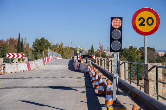 Obertura del pont de Xest en una imatge d'arxiu