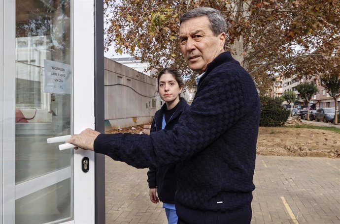 El conseller de Sanidad de la Generalitat, Marciano Gómez, visita el centro de salud de Catarroja