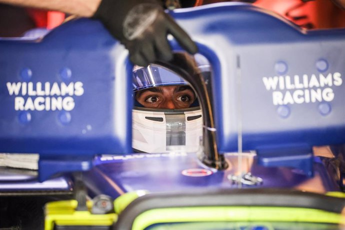 El piloto español de F1 Carlos Sainz debuta con Williams Racing en el test de postemporada 2024 en Abu Dabi.