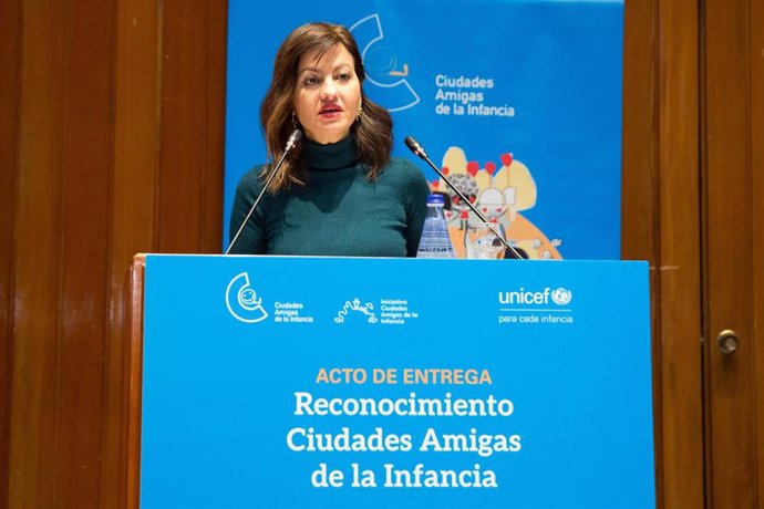 La ministra de Juventud e Infancia, Sira Rego, en un acto de reconocimiento a las Ciudades Amigas de la Infancia.