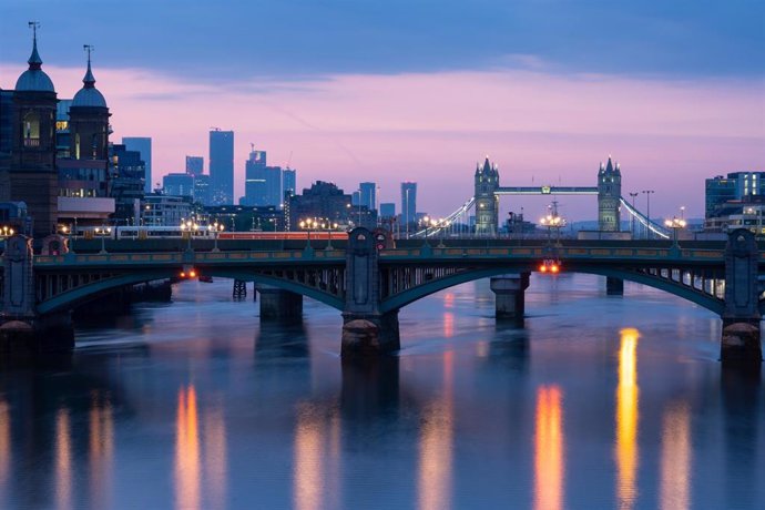 Archivo - El río Támesis a su paso por Londres (Reino Unido).