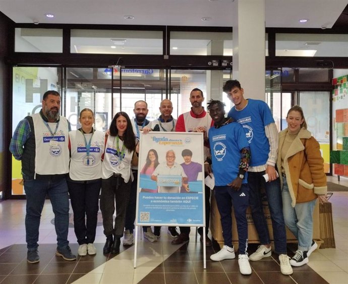 Voluntarios del Banco de Alimentos en  la Gran Recogida de noviembre.