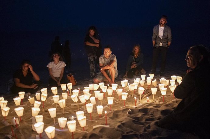 Archivo - Velas para conmemorar a las víctimas del naufragio de Cutro en Calabria, Italia