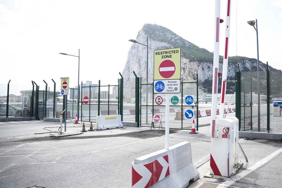 Archivo - Detalle del aeropuerto en el día previo del National Day en Gibraltar, a 9 de septiembre de 2024 en Gibraltar. La Fiesta de Gibraltar, que se celebra anualmente el 10 de septiembre, es una de las dos fiestas locales oficiales del territorio de