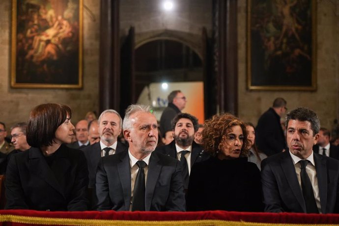 (I-D) La ministra de Ciencia, Diana Morant; el ministro de Política Territorial y Memótia Democrática, Ángel Víctor Torres; la vicepresidena primera, María Jesús Montero, y el presidente de la Generalitat Carlos Mazón, en la misa funeral por la dana.