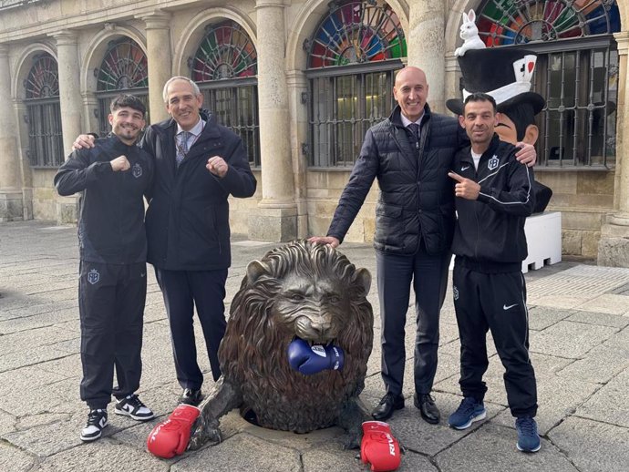 El boxeador Antonio Barrul, junto al alcalde de León