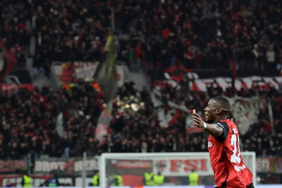 El jugador del Bayer Leverkusen Nordi Mukiele celebra su gol ante el Inter