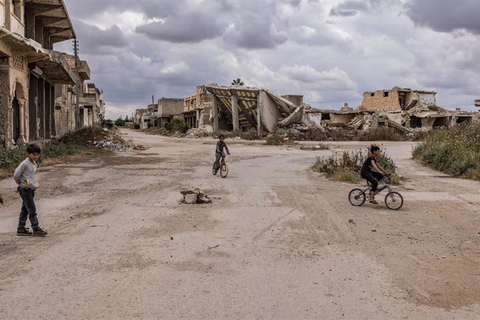 Archivo - Niños en la ciudad siria de Tadif, al noreste de Alepo