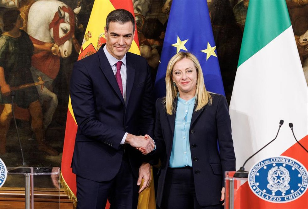 Archivo - El presidente del Gobierno, Pedro Sánchez, con la primera ministra italiana, Giorgia Meloni.