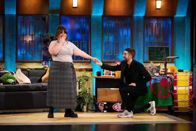 (RTVE) Ha Anunciado Este Miércoles, De Forma Oficial, Que El Presentador Y Director De 'La Revuelta', David Broncano, Y La Colaboradora Lalachus Presentarán Las Campanadas 2025 El Próximo 31 De Diciembre, Desde La Puerta Del Sol