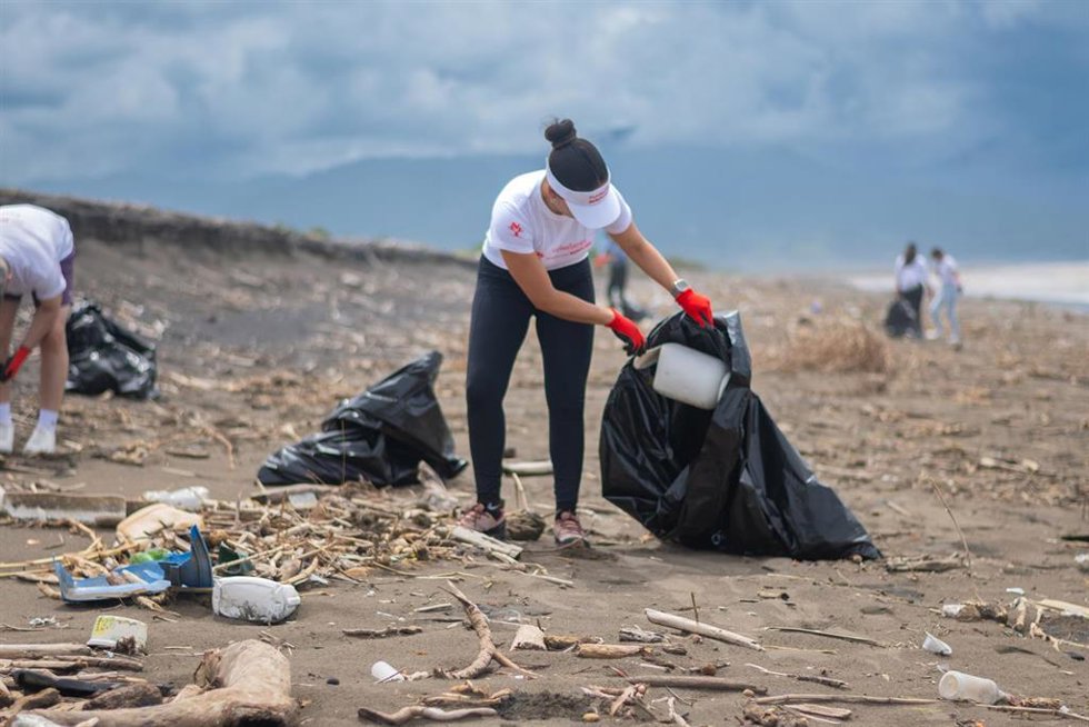 Archivo - Cerca de 8.000 personas participan en el programa de voluntariado de la Fundación Mapfre en 2024