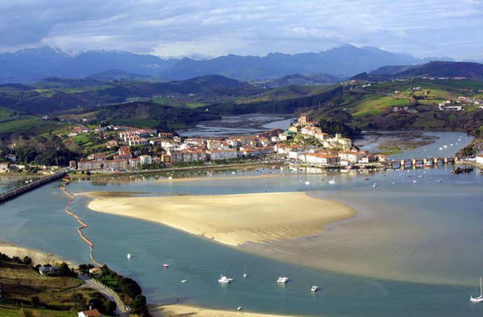 Archivo - Puerto San Vicente de la Barquera