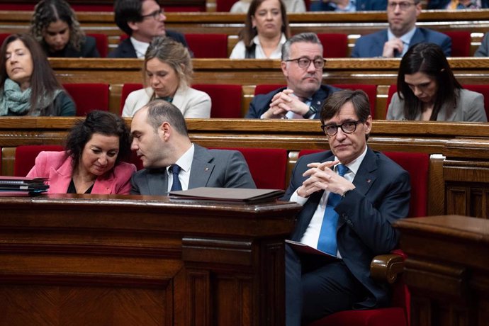 El president de la Generalitat de Catalunya, Salavador Illa, durante un pleno en el Parlamento de Cataluña, a 11 de diciembre de 2024