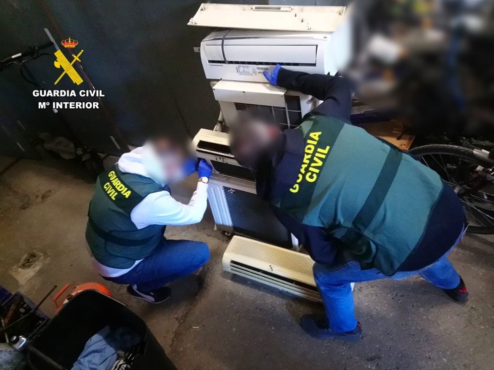 Detenido por robar aires acondicionados, despiezarlos y venderlos como chatarra en Torrevieja (Alicante).