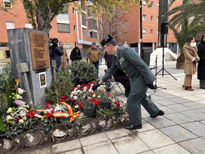 Homenaje de la AVT a las víctimas del atentado terrorista de la casa cuartel de Zaragoza, ocurrido en 1987.