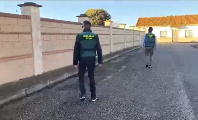 Agentes de la Guardia Civil en Calabazas.