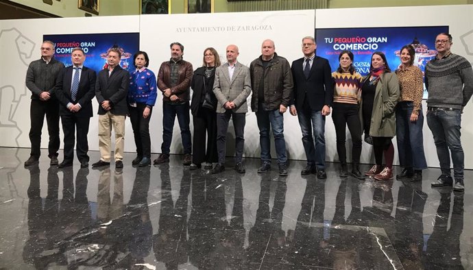 El consejero municipal de Economía, Transformación Digital y Transparencia, Carlos Gimeno, en la presentación de las dinamizaciones navideñas de las zonas comerciales