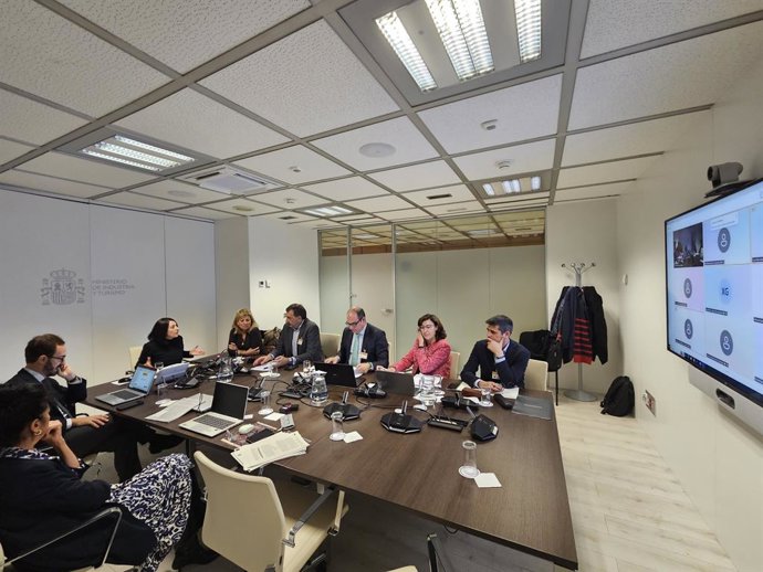 El Ministerio de Industria y Turismo organiza un webinar con la Asociación de Concesionarios Oficiales en España (Faconauto) y con la Asociación Española de Fabricantes de Automóviles y Camiones (Anfac) para explicar el Plan Reinicia Auto+.