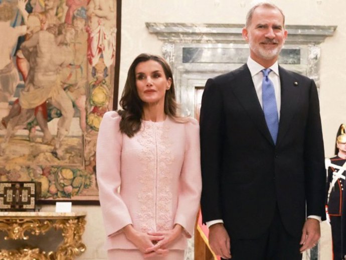 Los Reyes Felipe y Letizia, en la ceremonia de bienvenida ofrecida este miércoles en su honor por el presidente de la República de Italia