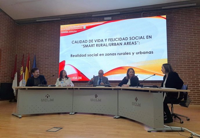 Mesa redonda 'Calidad de Vida y felicidad social en Smart Rural/Urban Areas: Realidad social en zonas rurales y urbanas', dentro del simposio 'Así es nuestra Calidad de Vida y Felicidad Social. España, 2020-2024'.