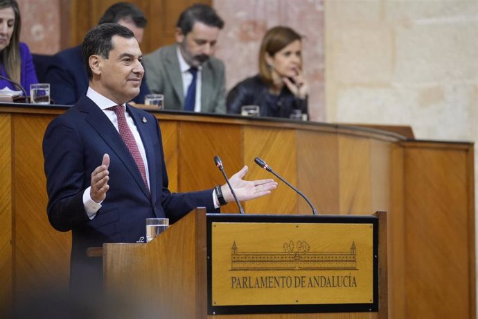 El presidente de la Junta de Andalucía, Juanma Moreno durante su intervención en el Debate sobre el Estado de la Comunidad. 