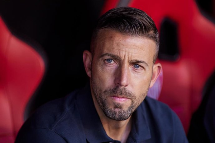 Archivo - Luis Garcia, head coach of Espanyol, looks on during the spanish league, La Liga Santander, football match played between Sevilla FC and RCD Espanyol de Barcelona at Ramon Sanchez Pizjuan stadium on May 4, 2023, in Sevilla, Spain.