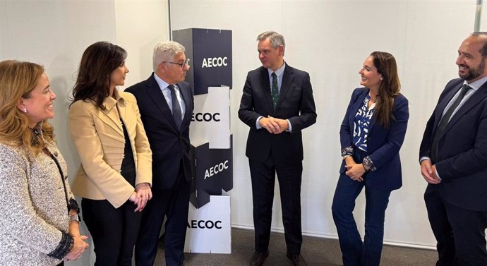 Los directivos de ambas entidades reunidos en Aecoc