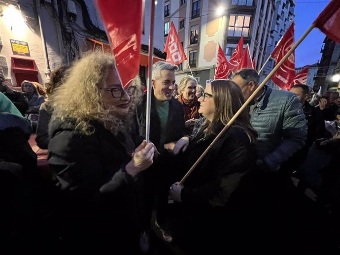 El secretario general del PSOE, Pablo Zuloaga, en una de las movilizaciones de los docentes