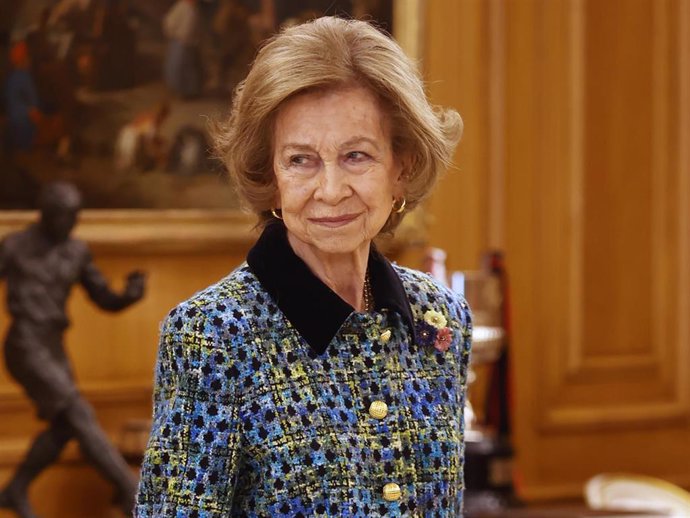 La Reina Sofía durante la audiencia a una representación de la Asociación Internacional de Diplomáticos en España en el Palacio de la Zarzuela este miércoles