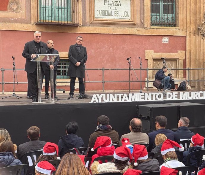 Imagen de la celebración del I Encuentro Municipal de Coros Escolares '1200 voces cantan: Murcia es Navidad'