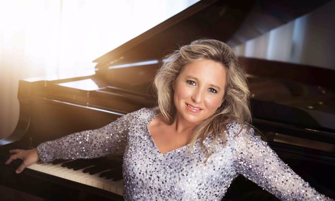 Paula Coronas es una de las pianistas más destacadas y con mayor reconocimiento internacional en nuestro país. Ha ofrecido numerosos recitales y conciertos con orquesta en España y numerosos países europeos.