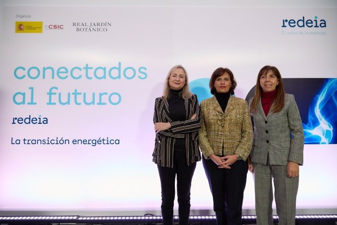 El Real Jardín Botánico, del Consejo Superior de Investigaciones Científicas, (RJB-CSIC) y Redeia, matriz de Red Eléctrica, inauguran la exposición ‘Conectados al futuro: la transición energética’.