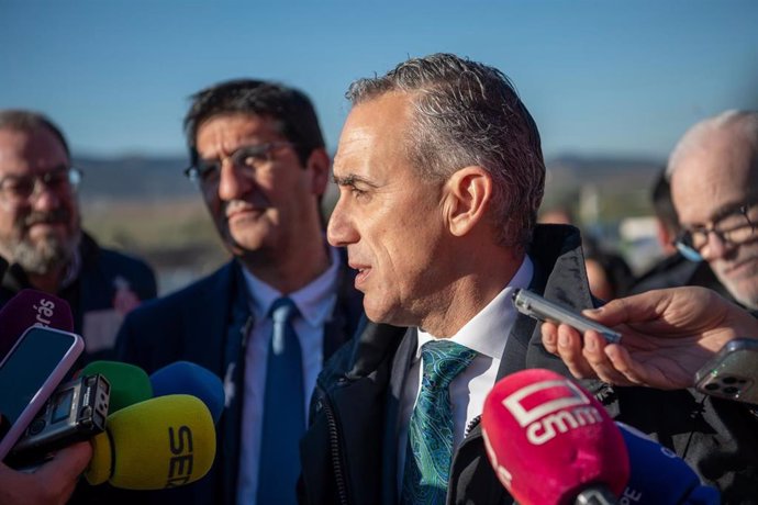 El vicepresidente segundo del Gobierno regional, José Manuel Caballero, y el alcalde de Puertollano, Miguel Ángel Ruiz