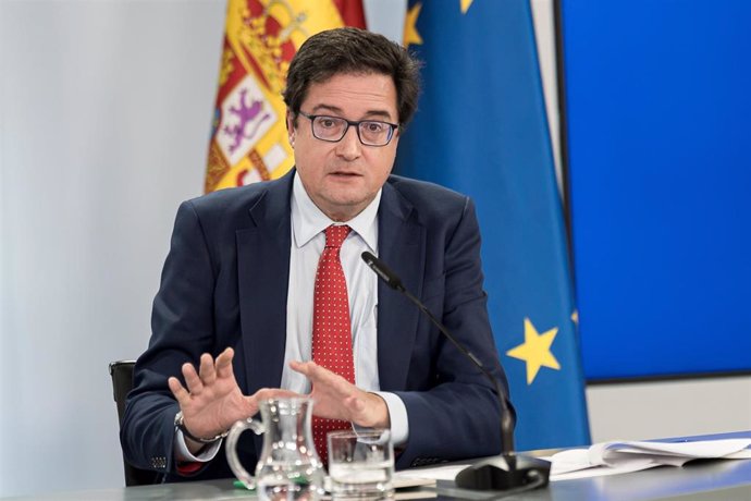 El ministro para la Transformación Digital y de la Función Pública, Óscar López, durante una rueda de prensa posterior a la reunión del Consejo de Ministros, en el Palacio de La Moncloa, a 10 de diciembre de 2024, en Madrid (España). 