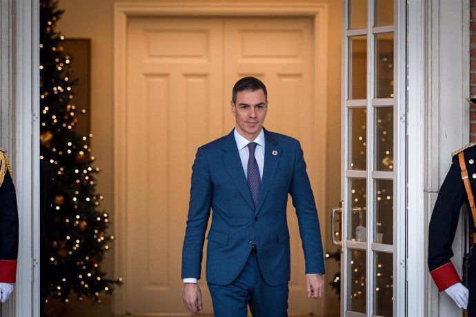 El presidente del gobierno, Pedro Sánchez, a su llegada a un encuentro con el primer ministro de Líbano, Najib Mikati, en el Complejo de la Moncloa, a 11 de diciembre de 2024, en Madrid (España).