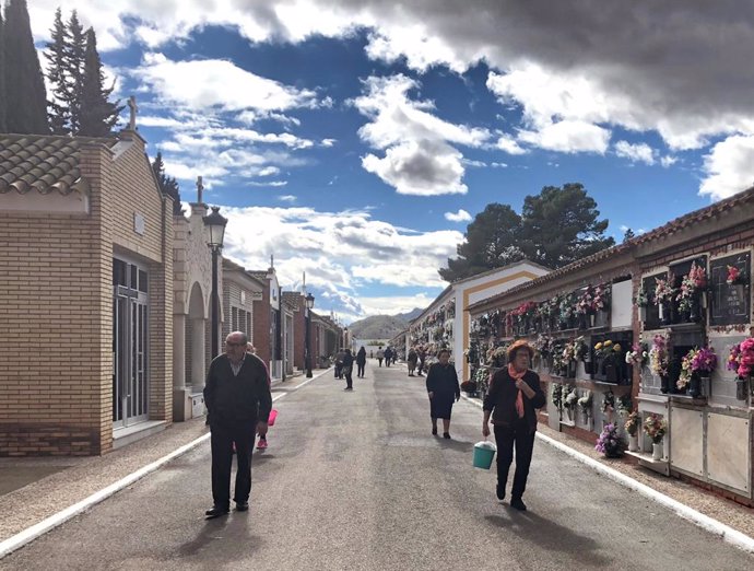 Archivo - Cementerio, Día de Todos los Santos